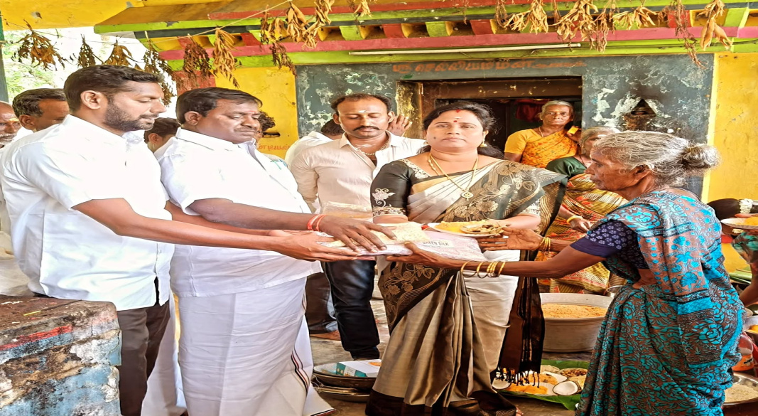 அருங்குணம் ஊராட்சியில் நடைபெற்ற ஆயுத பூஜை விழாவில் சிறப்பு விருந்தினராக கலந்து கொண்டேன் — 600க்கும் மேற்பட்ட பொதுமக்களுக்கு புடவைகள், இனிப்புகள் மற்றும் அன்னதானம் வழங்கப்பட்டது
